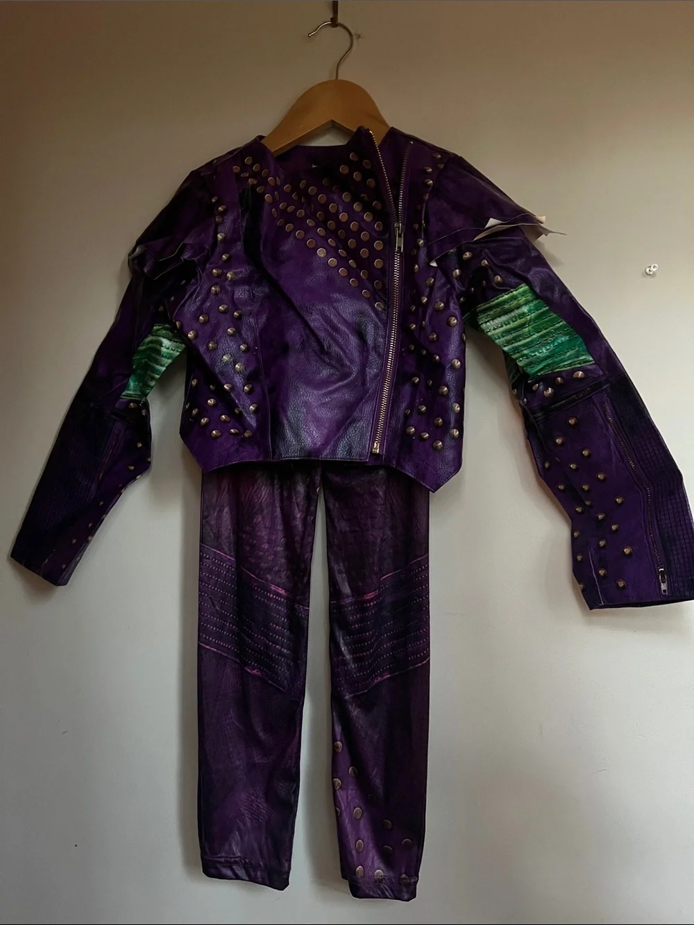 Kids Disney Descendents Purple Halloween Costume.  Mal character.